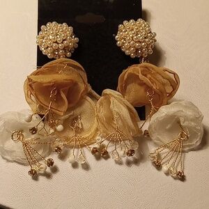 Diamond Pearl with Cream/Beige Floral Earrings NWOT